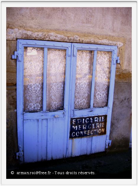 Epicerie, mercerie & confection.